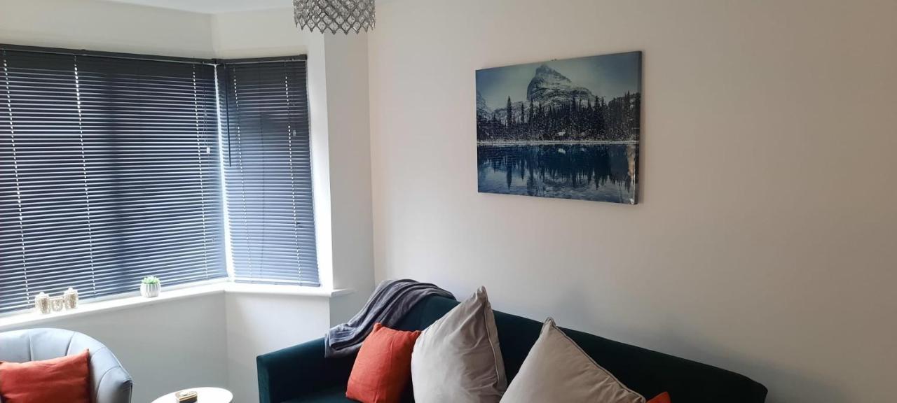 Stylish And Homey 3 Bedroom House With Free Parking & Wi-Fi Minworth Exterior photo