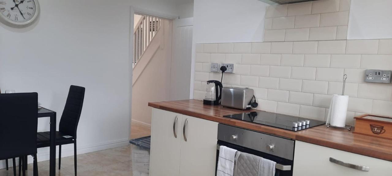 Stylish And Homey 3 Bedroom House With Free Parking & Wi-Fi Minworth Exterior photo
