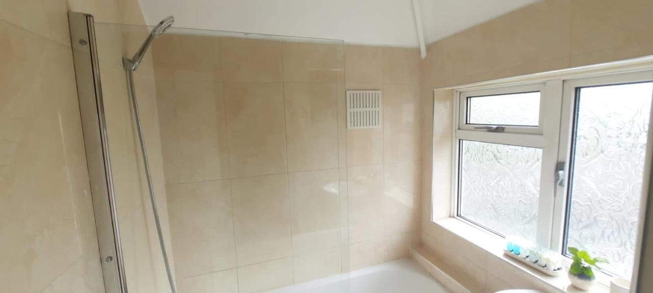 Stylish And Homey 3 Bedroom House With Free Parking & Wi-Fi Minworth Exterior photo