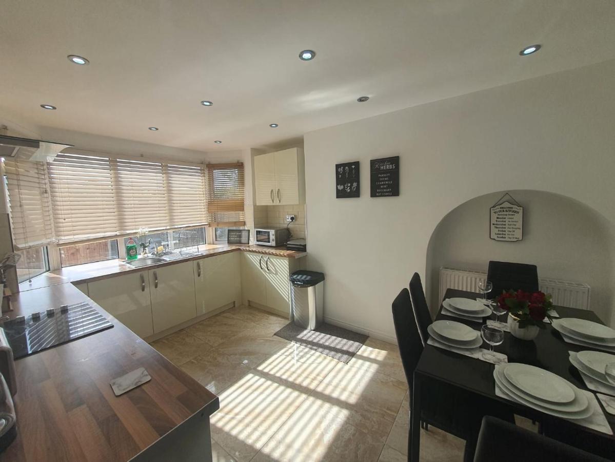 Stylish And Homey 3 Bedroom House With Free Parking & Wi-Fi Minworth Exterior photo