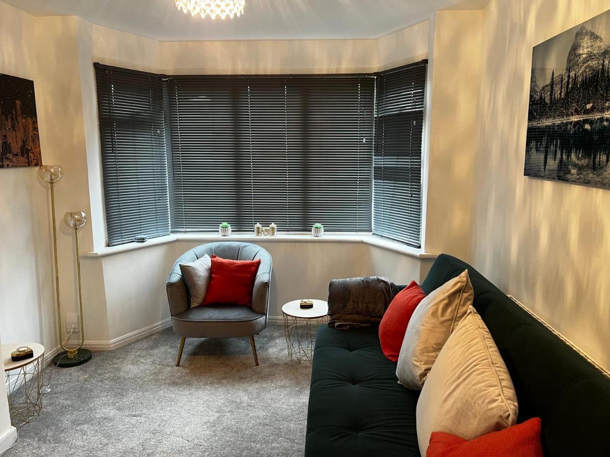 Stylish And Homey 3 Bedroom House With Free Parking & Wi-Fi Minworth Exterior photo