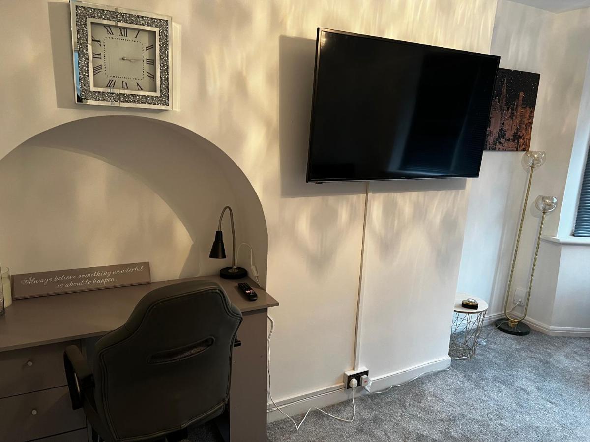 Stylish And Homey 3 Bedroom House With Free Parking & Wi-Fi Minworth Exterior photo