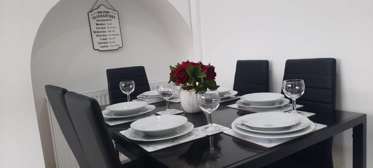 Stylish And Homey 3 Bedroom House With Free Parking & Wi-Fi Minworth Exterior photo