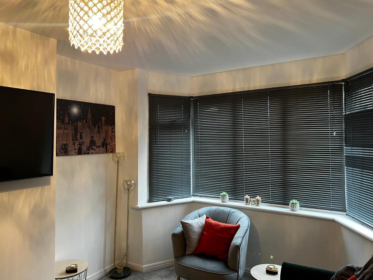 Stylish And Homey 3 Bedroom House With Free Parking & Wi-Fi Minworth Exterior photo