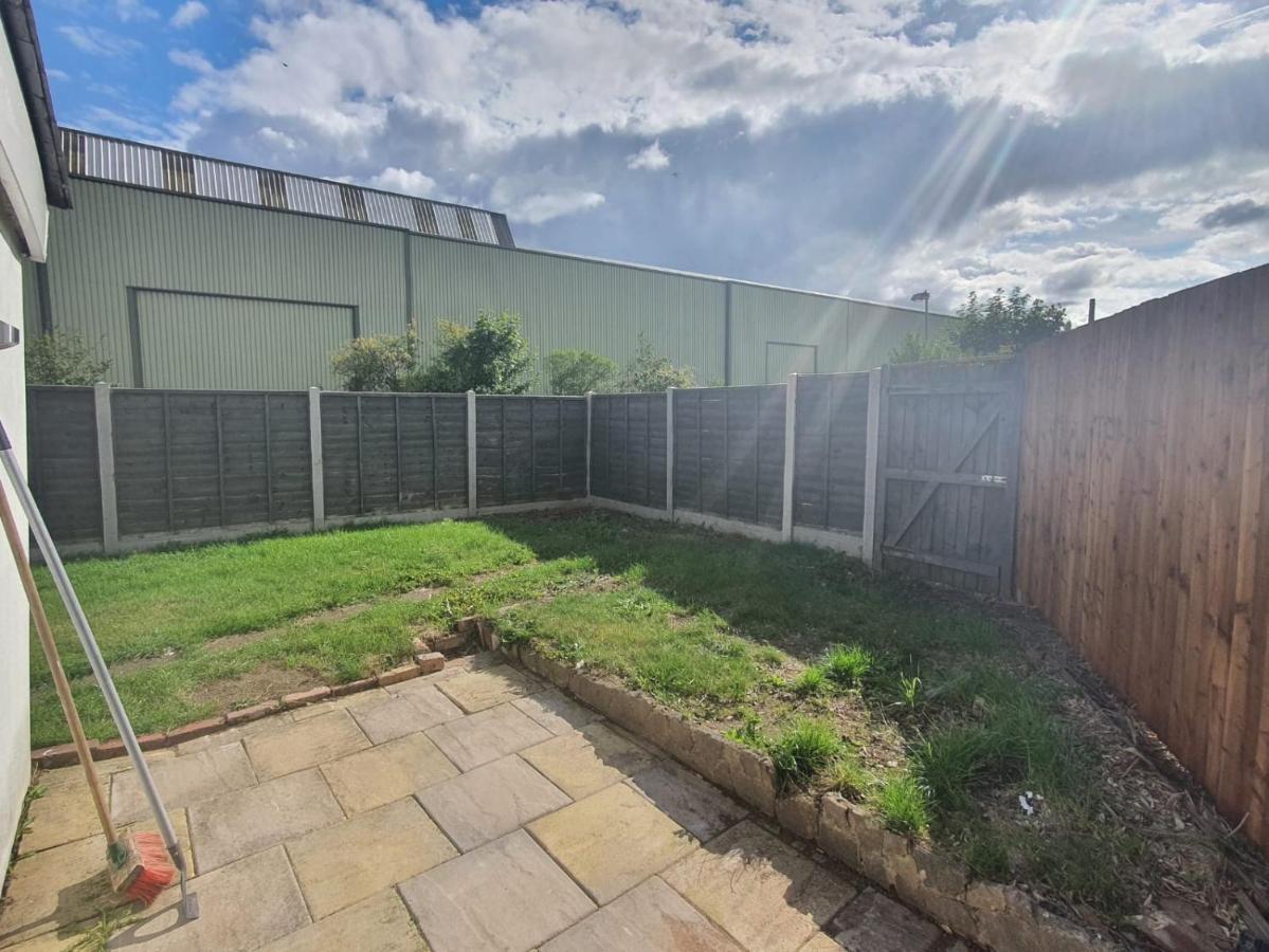 Stylish And Homey 3 Bedroom House With Free Parking & Wi-Fi Minworth Exterior photo